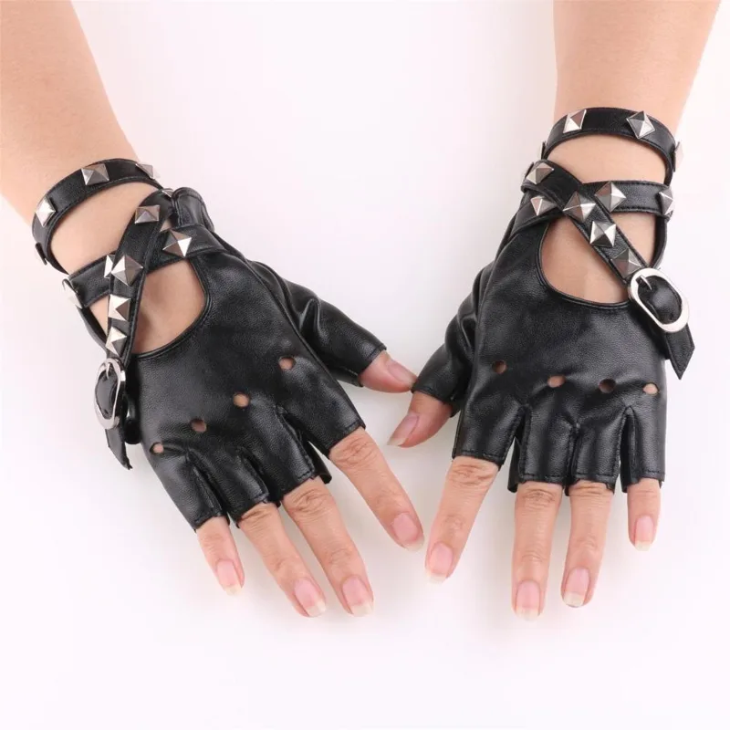 Leather Driving Glove - قفازات من الجلد الصناعي للقيادة بدون