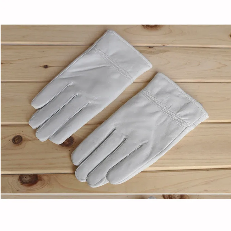 قفازات شتوية من الجلد الطبيعي  - مراجعة Leather Driving Glove وسعره
