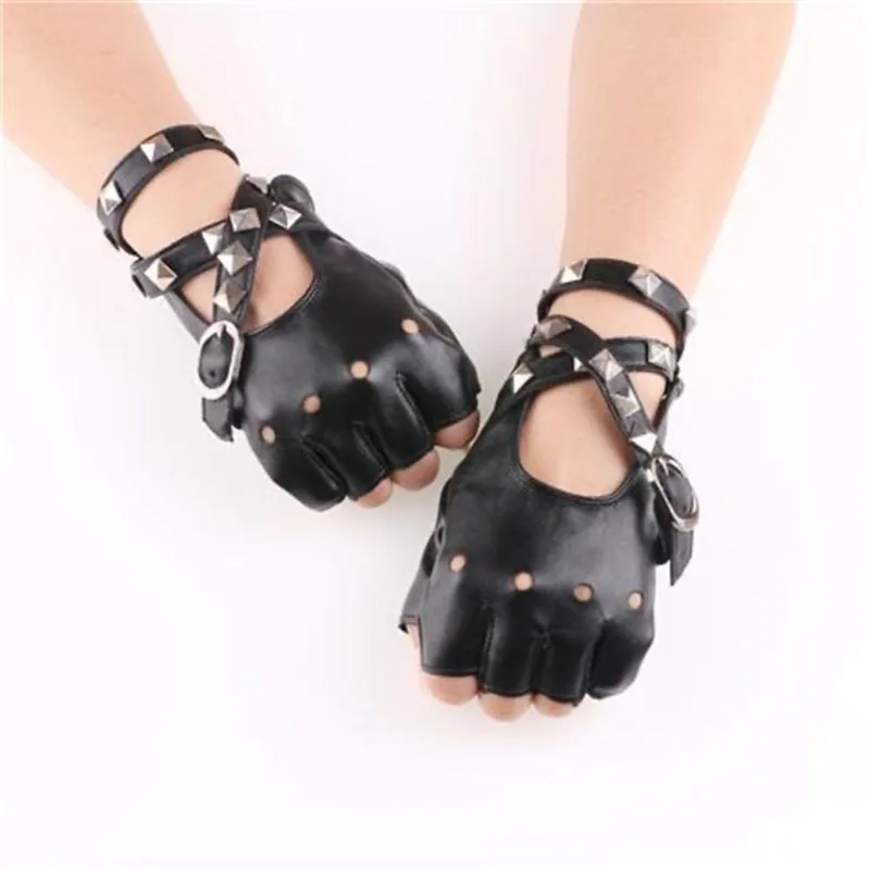 قفازات من الجلد الصناعي للقياد - مراجعة Leather Driving Glove وسعره